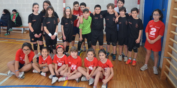 Filiales Alevines y Benjamines del Club Burgas Voleibol: Concepción Arenal y Burgas CEIP Padre Feijoo de Allariz.
